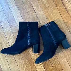 Earth Sparta Black booties